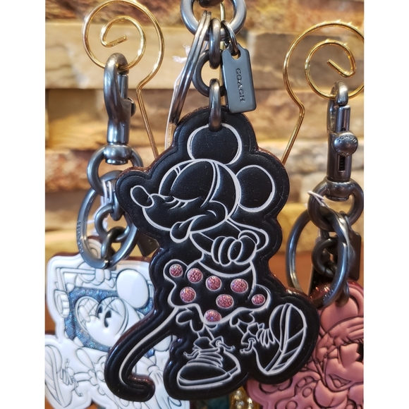NEW Coach x Minnie Mouse - Picture 2 of 5